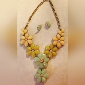 Chunky Floral Necklace & Earring Set